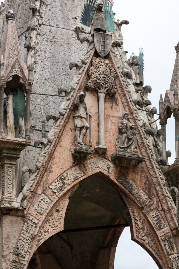 Scaligergraven, een groep van vijf gotische funerary monumenten die de Scaliger-familie in Verona vieren stock foto Scaligergraven, een groep van vijf gotische funerary monumenten die de Scaliger-familie in Verona vieren stock foto