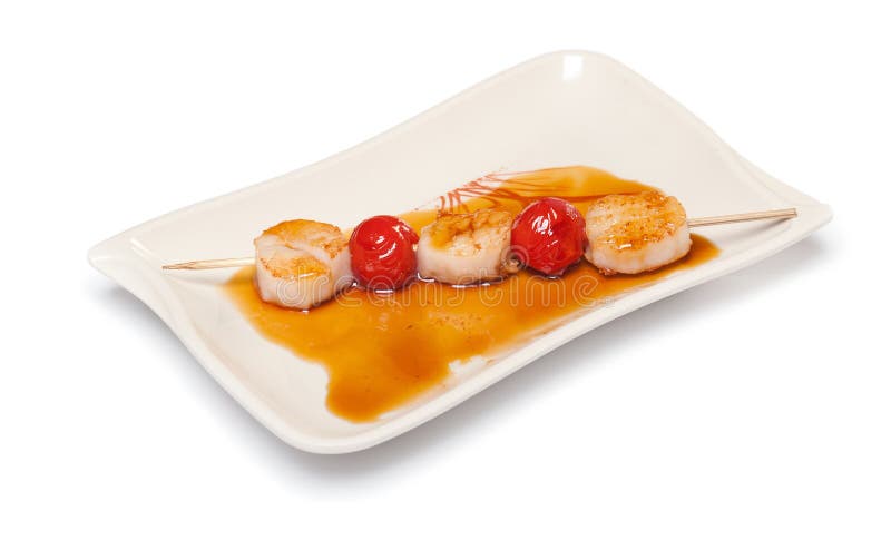 Scallops on a skewer with tomatoes