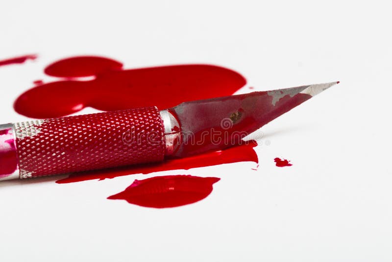 Трофимов кровь на клинке читать полностью. Окровавленный скальпель. Канцелярский нож в крови.