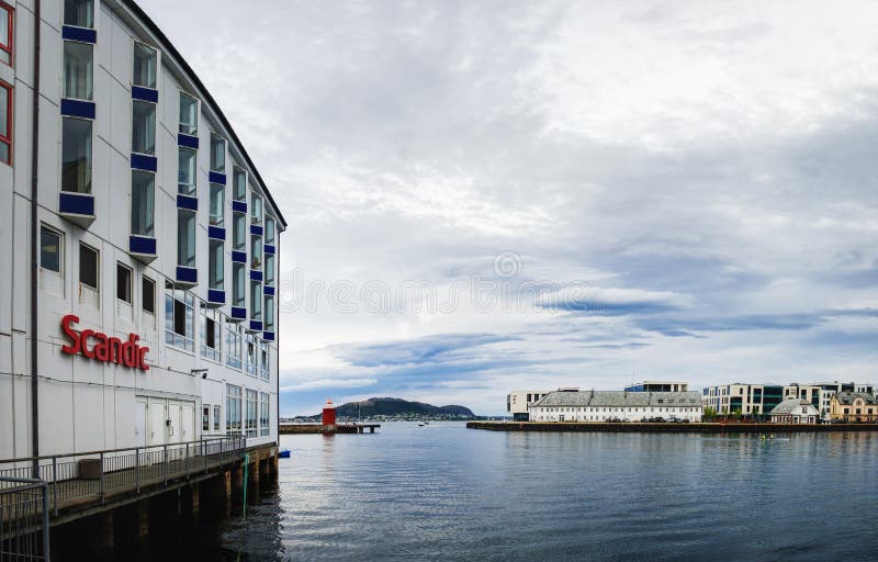 Scandic-Hotelgebäude in Alesund, Norwegen lizenzfreies stockfoto Scandic-Hotelgebäude in Alesund, Norwegen lizenzfreies stockfoto