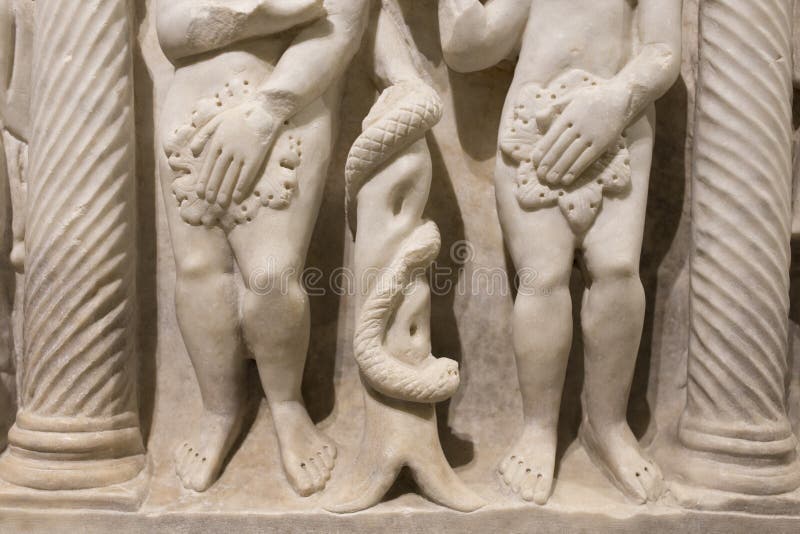Scena adam eve i węża na drzewie zdjęcie royalty free