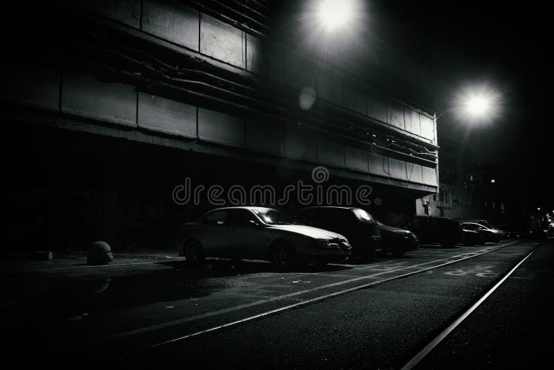Scena di orrore di una via scura alla notte fotografie stock Scena di orrore di una via scura alla notte fotografie stock