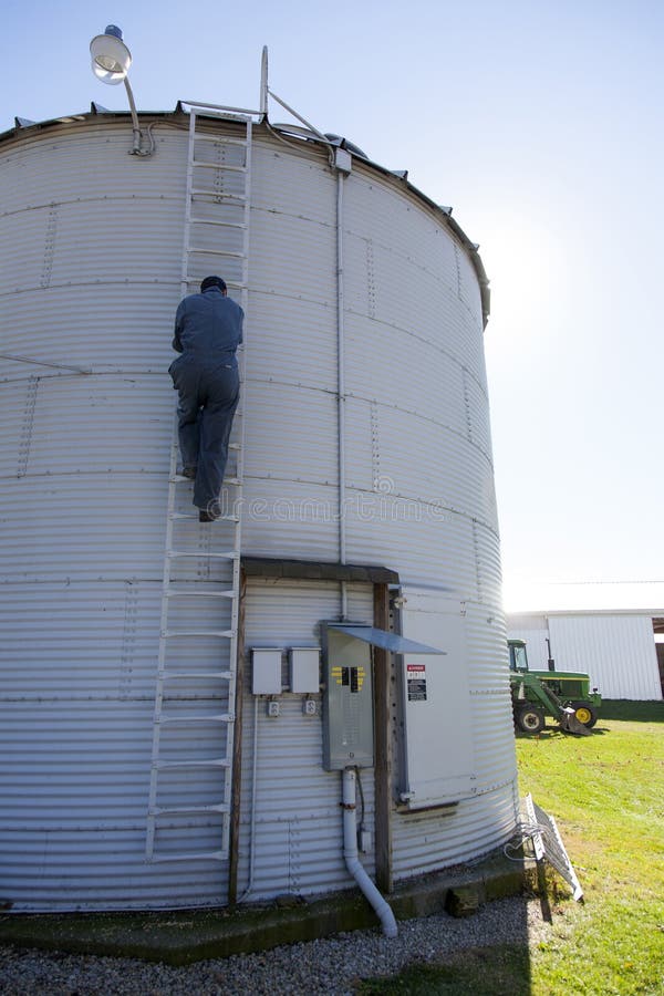 Scendere un silo di grano