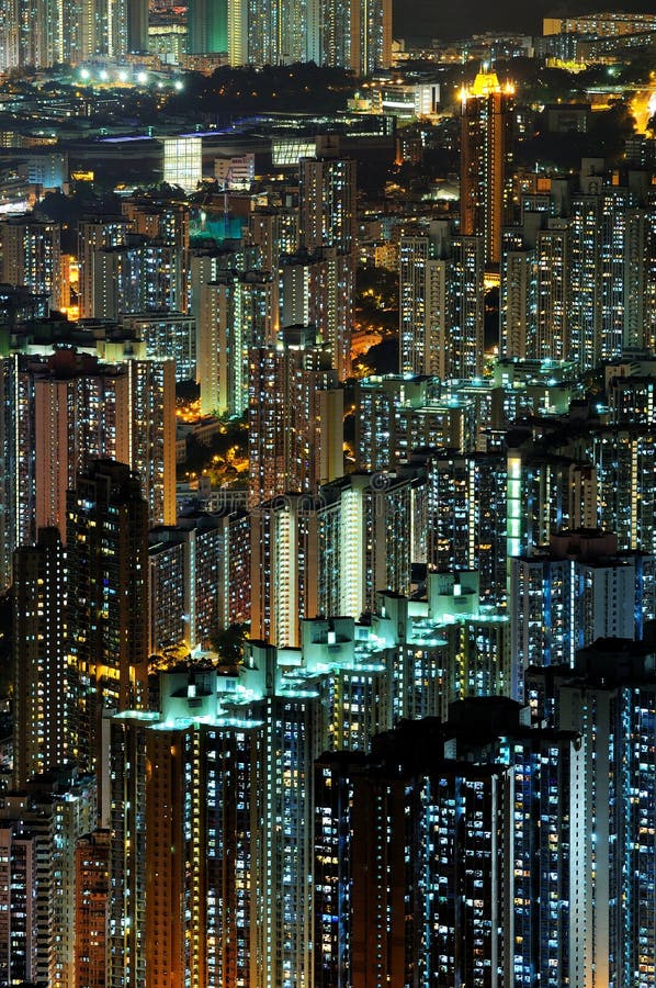 Scene di notte delle costruzioni ad alta densità fotografie stock Scene di notte delle costruzioni ad alta densità fotografie stock