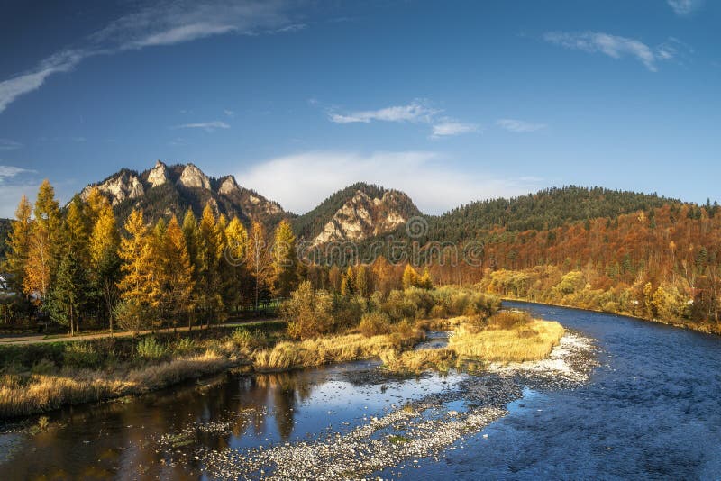 Scénické podzimní ráno v národním parku Pieniny