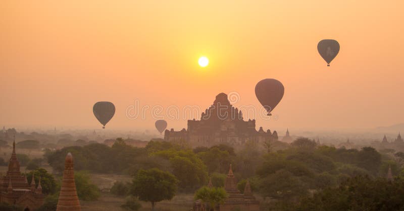Scenic sunrise at Bagan