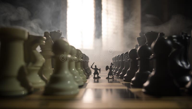Scenă de luptă medievală cu cavalerie și infanterie pe tablă. conceptul de joc de șah, idei de afaceri și concurență și royalty free stock image