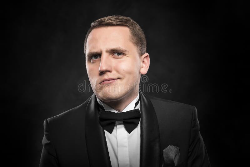 Sceptische zakenman in kostuum royalty-vrije stock foto Sceptische zakenman in kostuum royalty-vrije stock foto
