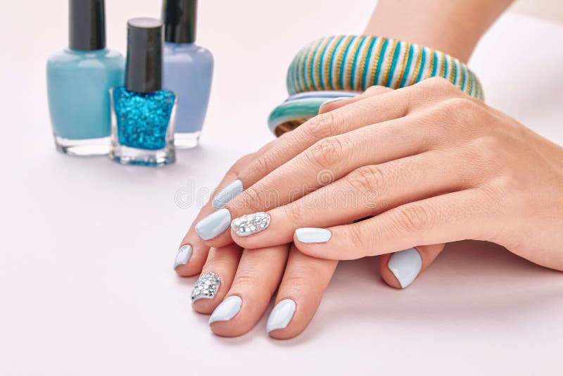 Schone Neue Frauen S Manikure Und Nagellacke Fur Manikure Stockfoto Bild Von Neue Nagellacke