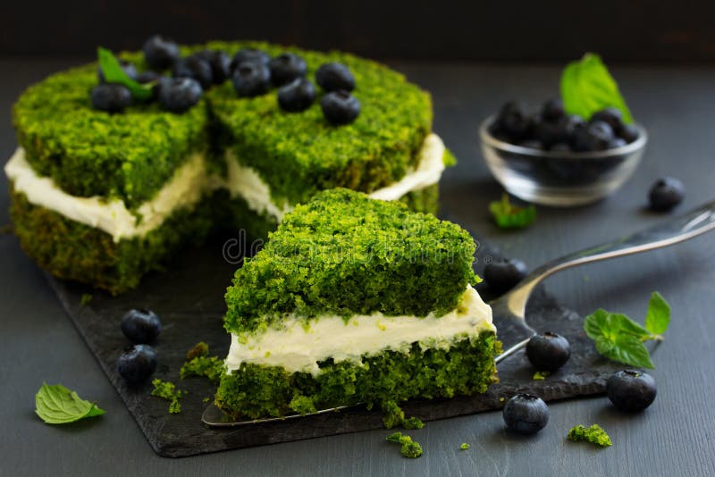 Schöner Grüner Kuchen Mit Spinat Stockbild - Bild von grün, stück: 53842999