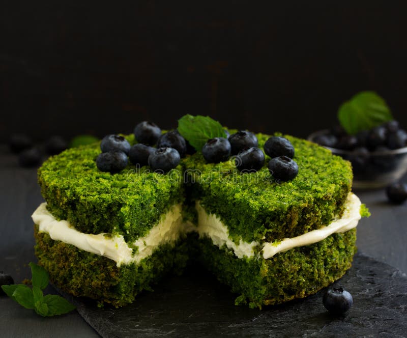 Schöner Grüner Kuchen Mit Spinat Stockfoto - Bild von formular, schön ...