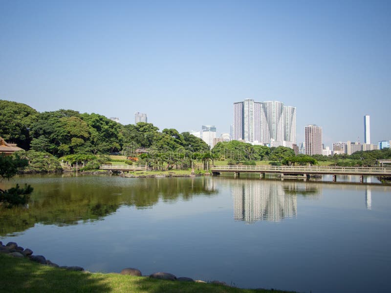 Hama Rikyu Garden Tokyo Stockfoto Bild Von Wolkenkratzer 105856746