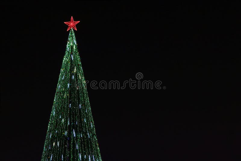 Schoner Weihnachtsbaum Mit Heller Beleuchtung Stockbild Bild Von Weihnachtsbaum Heller