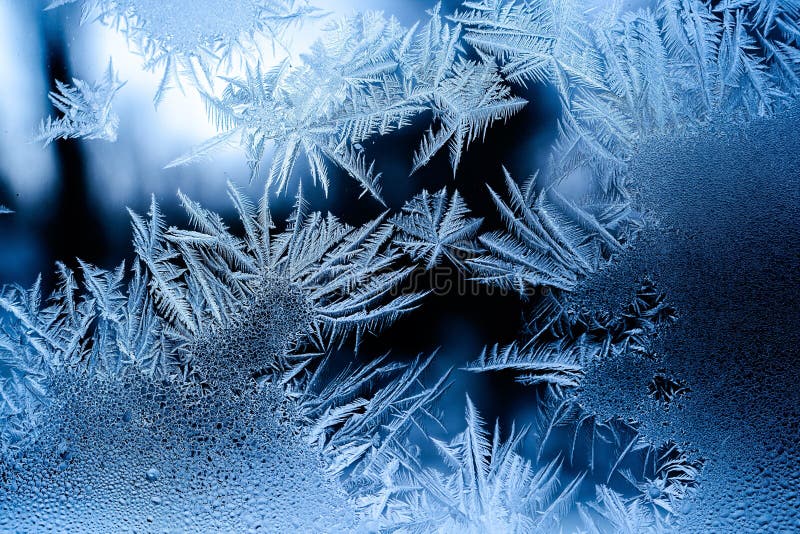 Eisblumen auf Fenster stockfoto. Bild von beschaffenheit