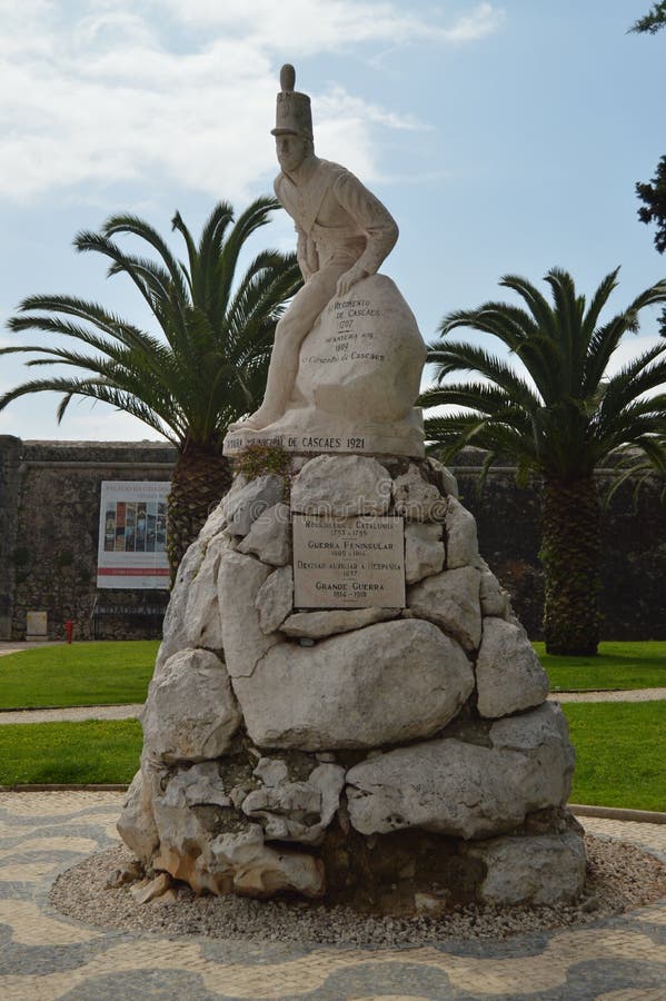 Sch?ne Statue eingeweiht bis das Infanterie-Regiment im Jahre 1707 und 1809 in Cascais Fotografie der Stra?e, Natur, Architektur, stockfoto Sch?ne Statue eingeweiht bis das Infanterie-Regiment im Jahre 1707 und 1809 in Cascais Fotografie der Stra?e, Natur, Architektur, stockfoto
