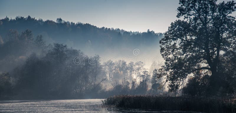 Sch?ne szenische Naturlandschaft lizenzfreie stockfotos Sch?ne szenische Naturlandschaft lizenzfreie stockfotos