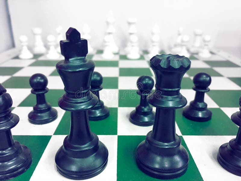 Schaakbord met een schaakstuk op het achter Onderhandelen in zaken als achtergrond bedrijfsconcept en strategieconcept stock afbeeldingen Schaakbord met een schaakstuk op het achter Onderhandelen in zaken als achtergrond bedrijfsconcept en strategieconcept stock afbeeldingen