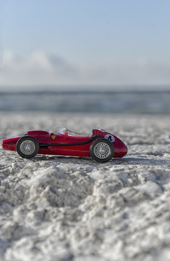 Schaalmodel van een oude klassieke auto stock foto Schaalmodel van een oude klassieke auto stock foto
