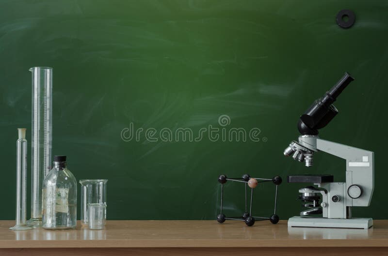 schaar en potloden op de achtergrond van kraftpapier-document Terug naar het Concept van de School stock foto's schaar en potloden op de achtergrond van kraftpapier-document Terug naar het Concept van de School stock foto's