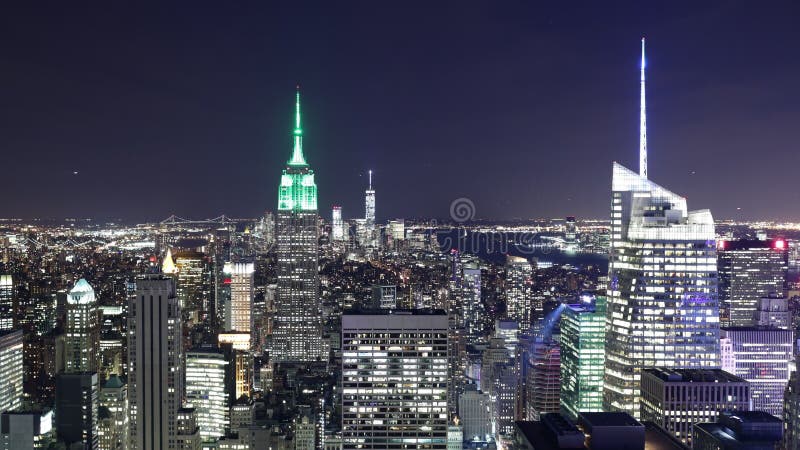 Schackningsperiod för tid för sikt 4k för ljus för New York City berömd byggnadsnatt