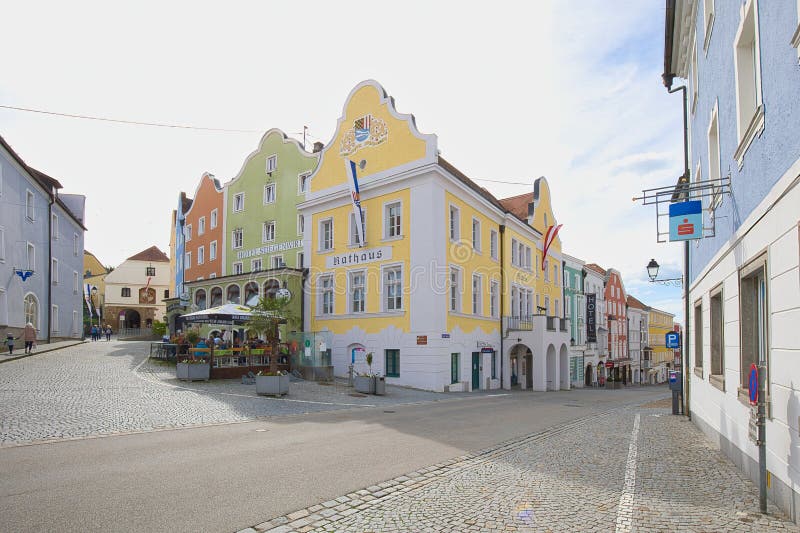 Schaerding, Upper Austria, Austria - 28 May 2022: The Rathaus of Schaerding is a yellow-white house. royalty free stock photo Schaerding, Upper Austria, Austria - 28 May 2022: The Rathaus of Schaerding is a yellow-white house. royalty free stock photo