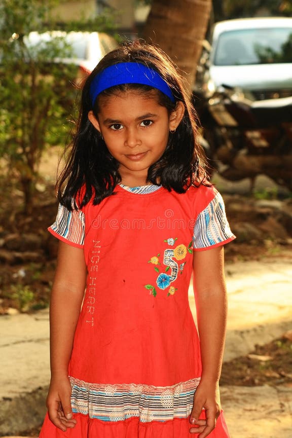 Scharfes Mädchen stockbild. Bild von blicke, aufmerksam - 3561115 Scharfes Mädchen stockbild. Bild von blicke, aufmerksam - 3561115