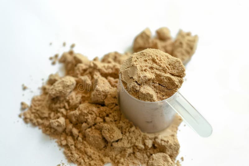 Schaufel des Molkeproteins mit weißem Hintergrund lizenzfreies stockfoto Schaufel des Molkeproteins mit weißem Hintergrund lizenzfreies stockfoto