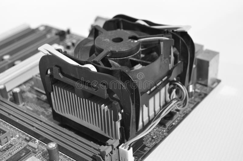 INTEL 16 CORE I7-13700Kf Bx8071513700Kf Lga1700 13A Generazione 30 Mb Srmb9 Sbloccato EUR 357,28 - Foto 10