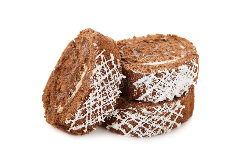 Scheiben der Rolle der süßen Schokolade backen lokalisiert auf Weiß zusammen lizenzfreies stockbild Scheiben der Rolle der süßen Schokolade backen lokalisiert auf Weiß zusammen lizenzfreies stockbild