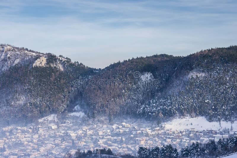 Scheii Brasov grannskap, vinterlandskap royaltyfri bild Scheii Brasov grannskap, vinterlandskap royaltyfri bild