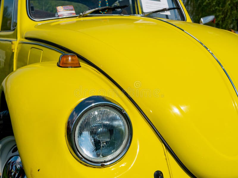 Scheinwerfer des Retro- Autos stockfotografie
