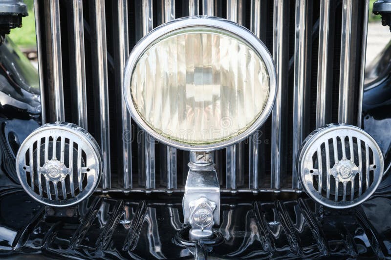 Scheinwerfer und Gitter von rollsroyce phantom iii klassisches Retrofahrzeug stockfoto