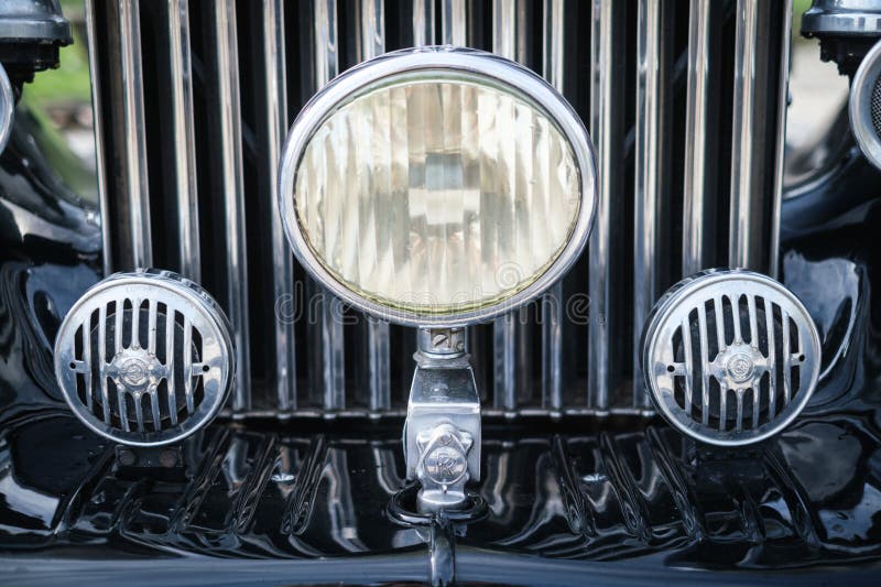 Scheinwerfer und Gitter von rollsroyce phantom iii klassisches Retrofahrzeug stockfoto