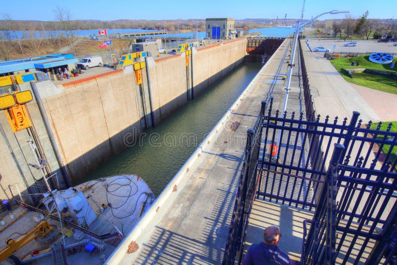 Schepen die door Welland Canal overgaan stock afbeelding Schepen die door Welland Canal overgaan stock afbeelding