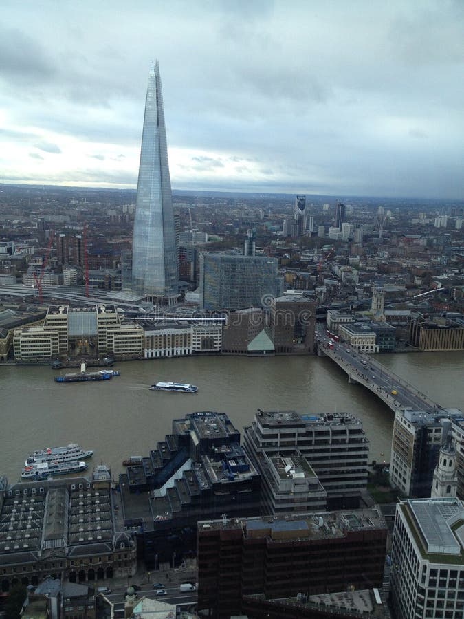 Scherbe- und London-Turm stockbilder Scherbe- und London-Turm stockbilder