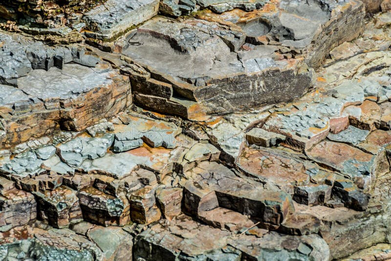Scherben des ?berlagerten Felsens Nat?rliche Beschaffenheit lizenzfreie stockfotografie Scherben des ?berlagerten Felsens Nat?rliche Beschaffenheit lizenzfreie stockfotografie