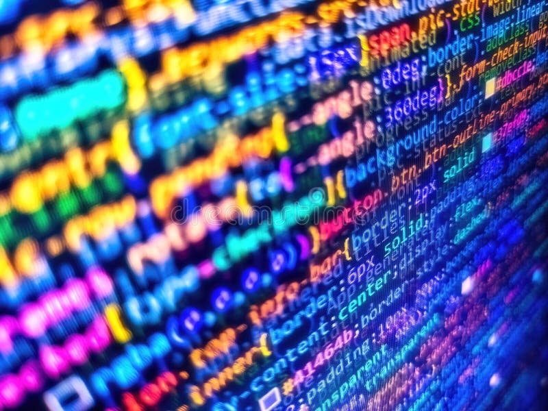 Schermo moderno a caratteri e caratteri sul display del monitor. sviluppatore che lavora sui codici dei programmi. programma fluss fotografia stock libera da diritti