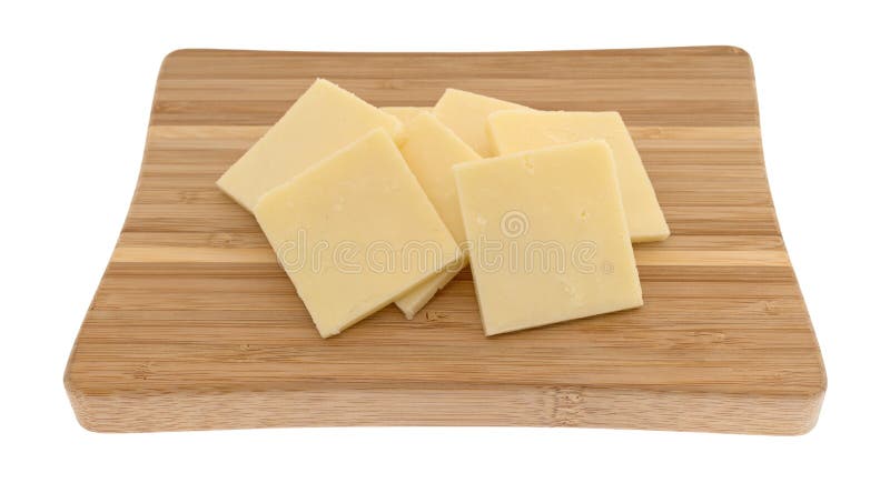 Scherpe cheddarkaas op een kleine scherpe raad stock foto Scherpe cheddarkaas op een kleine scherpe raad stock foto