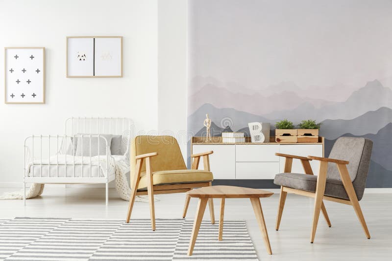 Scherzt Schlafzimmer mit Lehnsesseln lizenzfreies stockfoto Scherzt Schlafzimmer mit Lehnsesseln lizenzfreies stockfoto