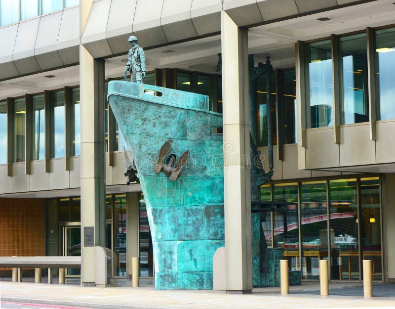 Schiffs-Skulptur Internationales See-Organisatio lizenzfreies stockbild Schiffs-Skulptur Internationales See-Organisatio lizenzfreies stockbild