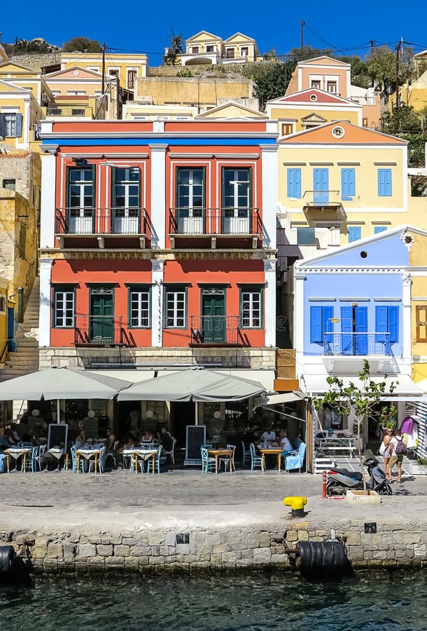 Schilderachtige haven van Symi-stad, Grieks eiland royalty-vrije stock afbeelding Schilderachtige haven van Symi-stad, Grieks eiland royalty-vrije stock afbeelding