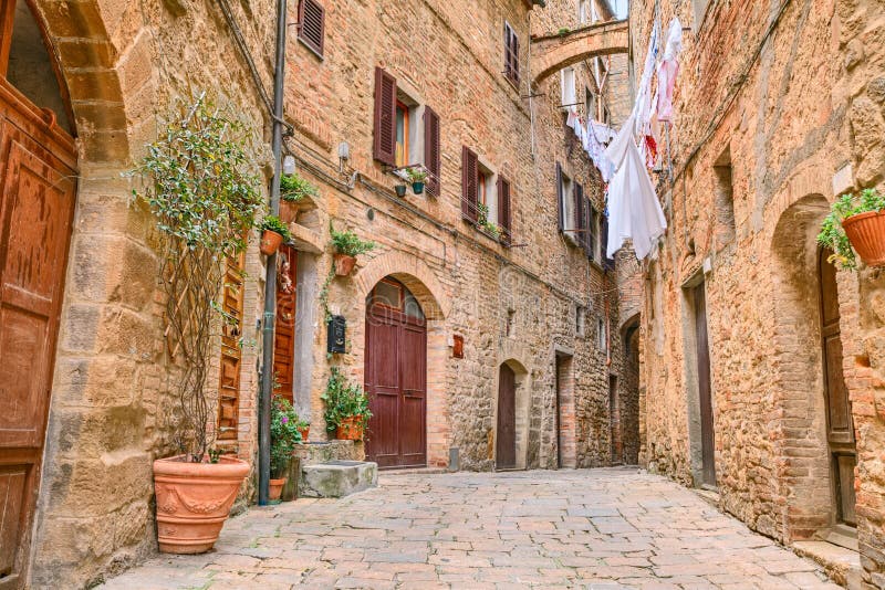 Schilderachtige hoek in Volterra, Toscanië, Italië