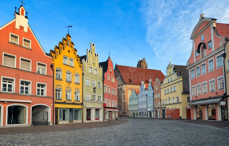 Schilderachtige middeleeuwse gotische huizen in oude Beierse stad door Munic