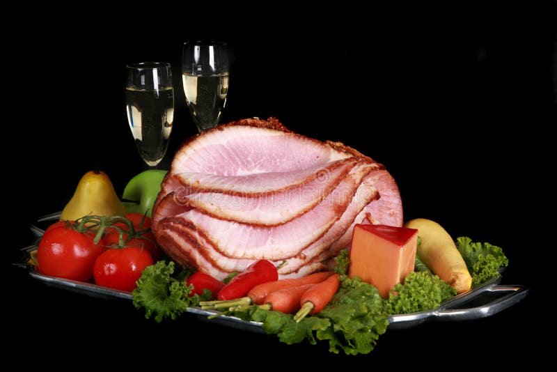 Schinken und Champagner auf einem schwarzen Hintergrund stockfoto Schinken und Champagner auf einem schwarzen Hintergrund stockfoto