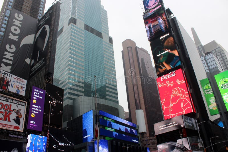 Schitterende horizon van de Stad van New York tijdens de vakantie, December, 2018 royalty-vrije stock afbeelding Schitterende horizon van de Stad van New York tijdens de vakantie, December, 2018 royalty-vrije stock afbeelding