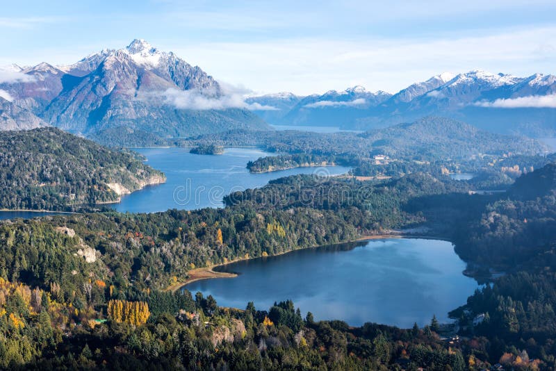 Schitterende mening vanaf de bovenkant van Cerro Companario in Argentinië ` s Patagonië stock afbeelding Schitterende mening vanaf de bovenkant van Cerro Companario in Argentinië ` s Patagonië stock afbeelding