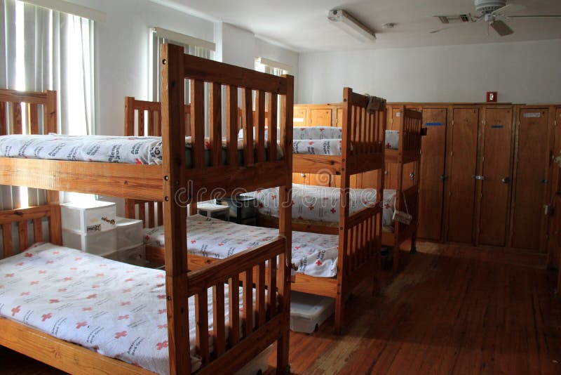 Schlafzimmer für Personal von Küstenwachen, amerikanisches Freiwillig-Rettungsschwimmen-Korps des roten Kreuzes, Jacksonville-Str lizenzfreie stockbilder Schlafzimmer für Personal von Küstenwachen, amerikanisches Freiwillig-Rettungsschwimmen-Korps des roten Kreuzes, Jacksonville-Str lizenzfreie stockbilder