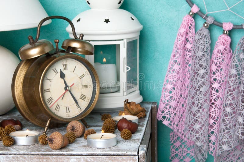 Schlafzimmer In Der Rosa Und Grauen Farbe Stockbild - Bild von zuhause