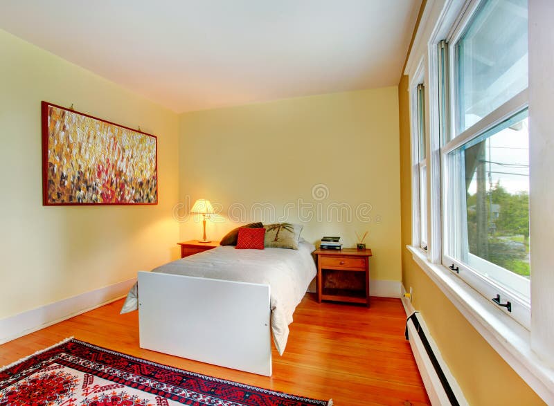 Schlafzimmerinnenraum Mit Einzelbett Stockbild - Bild von einzelbett