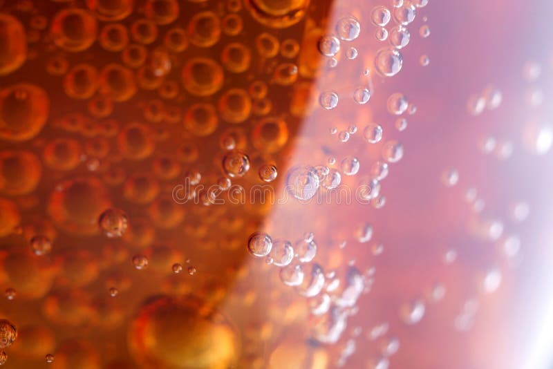 Schließen Sie herauf Ansicht der Eiswürfel im Kolabaum lizenzfreies stockfoto Schließen Sie herauf Ansicht der Eiswürfel im Kolabaum lizenzfreies stockfoto
